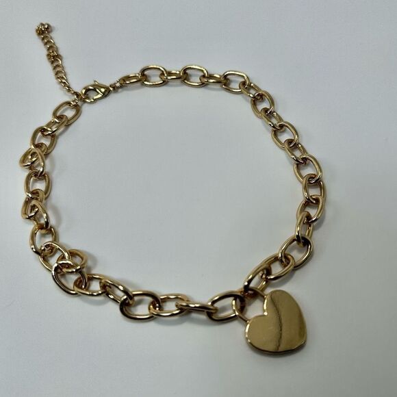 Gold tone chain heart pendant necklace - Picture 2 of 6